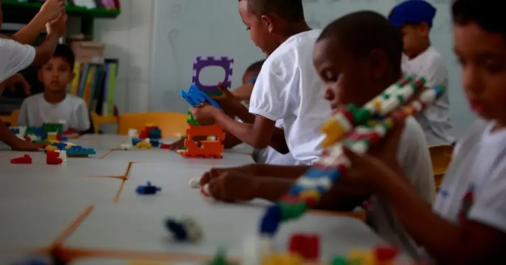 Dos 417 prefeitos eleitos, 338 apresentam propostas para educação em tempo integral