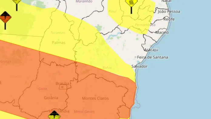 Alertas de chuva são ampliados para 242 municípios da Bahia
