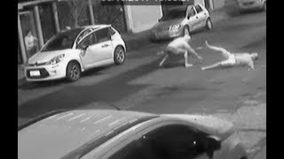 Avô arrisca a vida para salvar neta de 3 anos durante assalto; veja vídeo
