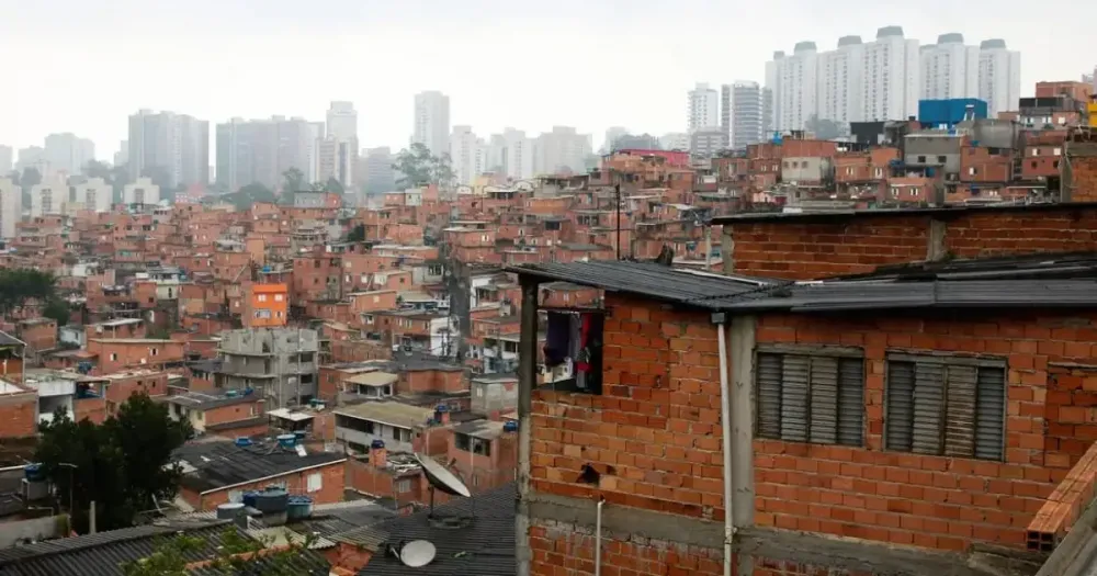Brasileiros em moradias precárias somam 2,5 milhões, mostra Censo 2022 do IBGE