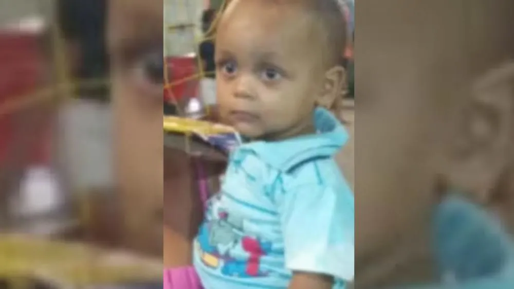 Bebê morre após cair de cabeça para baixo em balde com água na Bahia