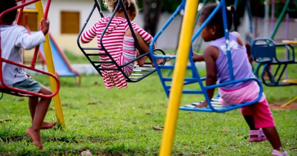 Do acolhimento à adoção: Mais de 600 crianças e adolescentes vivem em lares na Bahia