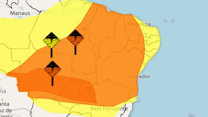 Inmet emitiu alertas de chuvas para todos os municípios do Nordeste nesta terça-feira