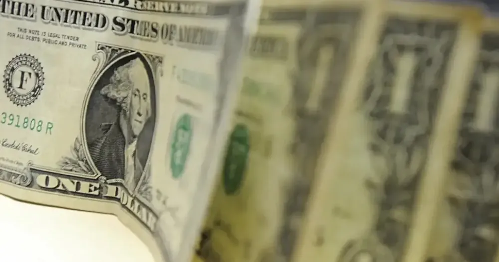 Dólar apresenta queda em dia de posse de Trump; moeda cai para R$ 6,04