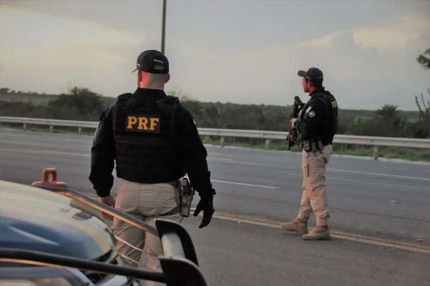 PRF-BA registrou crescimento nas apreensões de armas, drogas e cigarros em 2024