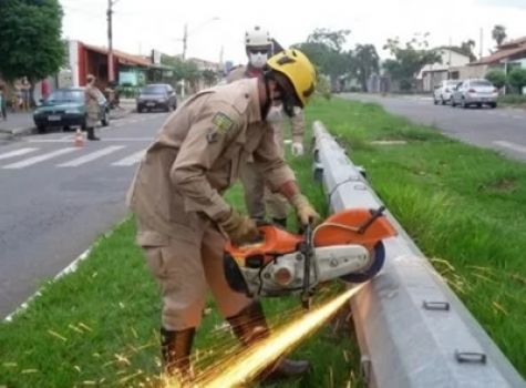 Corpo é encontrado dentro de poste de alta tensão; vítima estava morta há 15 dias