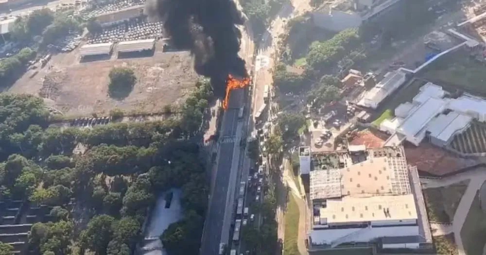 Duas pessoas morrem e outras duas ficam feridas em queda de avião na zona oeste de SP