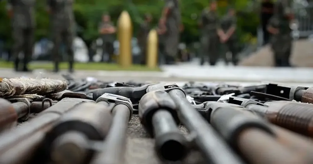 Emissões de porte de arma de fogo na Bahia caíram pela metade entre 2021 e 2024