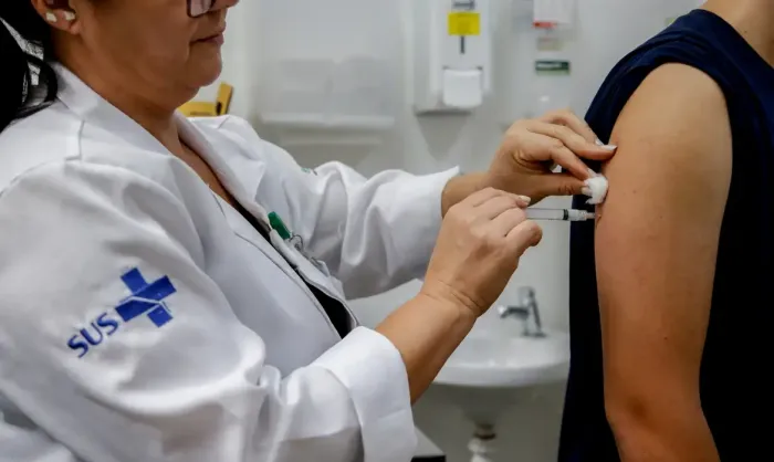 SaúdeMinistério da Saúde amplia idade para receber vacina contra a dengue