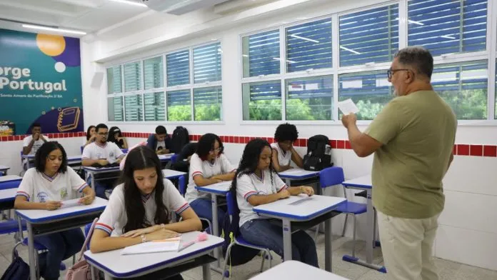 Governo do Estado nomeou 842 educadores convocados em concurso público