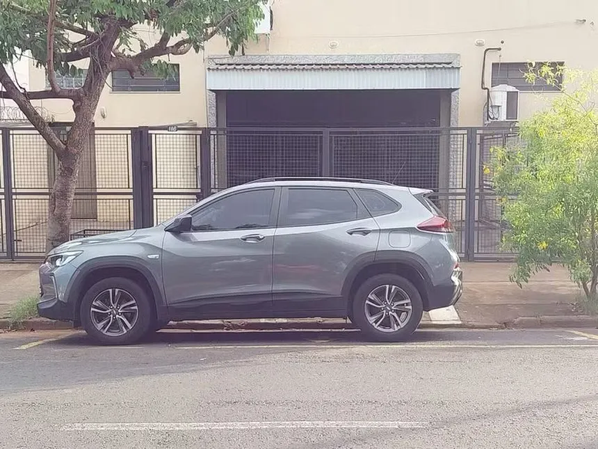 Criança de 3 anos morre após ser esquecida no carro pela tia