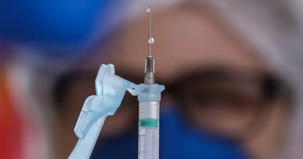Aposta do SUS para fabricação de vacinas trava, e governo tenta acordo com o TCU