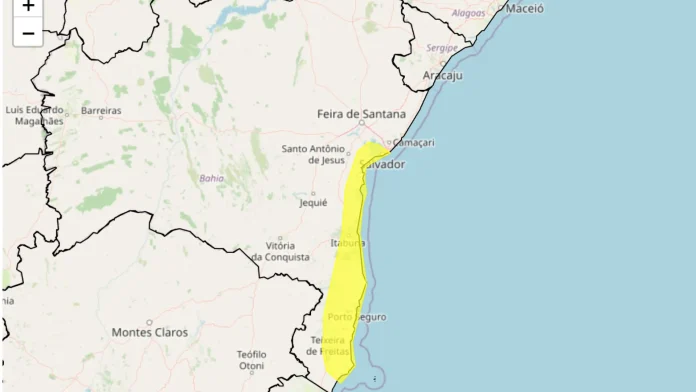 Bahia tem 65 municípios sob alerta para acumulado de chuva nesta terça-feira