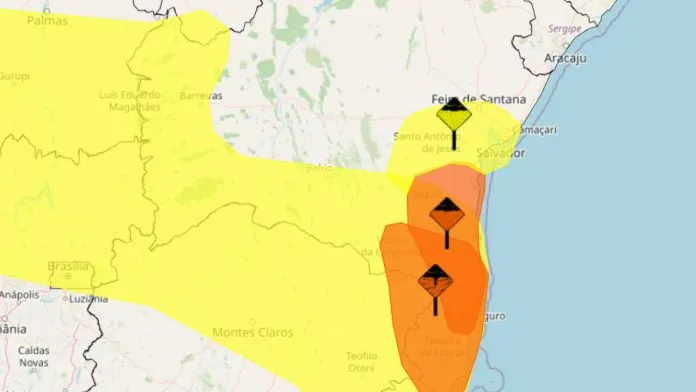 Inmet emitiu alertas amarelo e laranja para chuvas em quase 250 municípios da Bahia