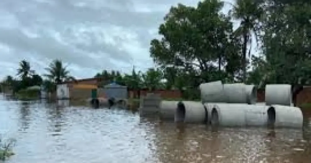 INMET alerta para chuvas fortes com risco de enchentes no nordeste baiano e na RMS para domingo