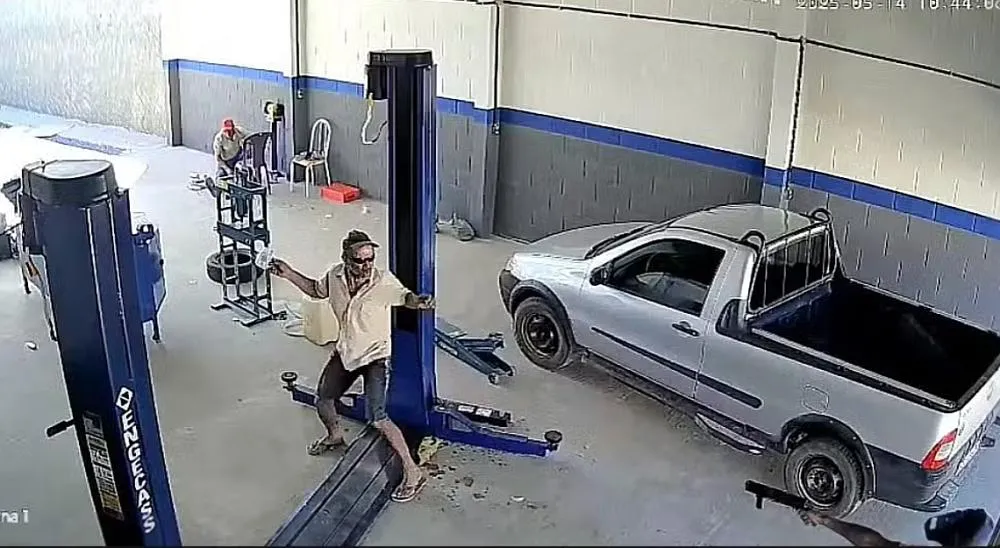 homem é morto com tiro de espingarda após tentar furtar bateria de carro em oficina no interior da Bahia