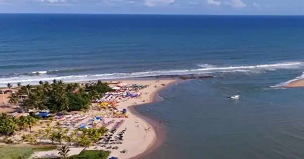 Criança de 8 anos morre afogada após em praia turística na Bahia
