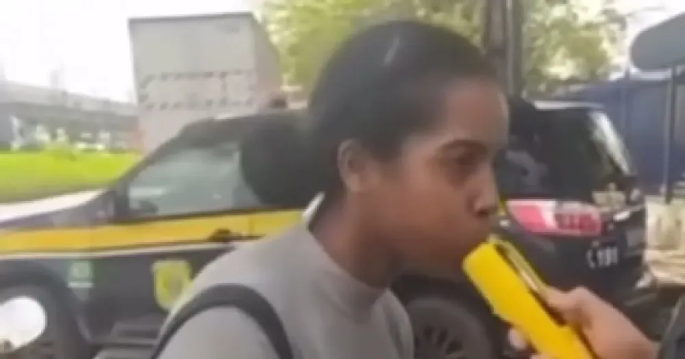 Condutora tenta morder bafômetro durante abordagem na BR-324 