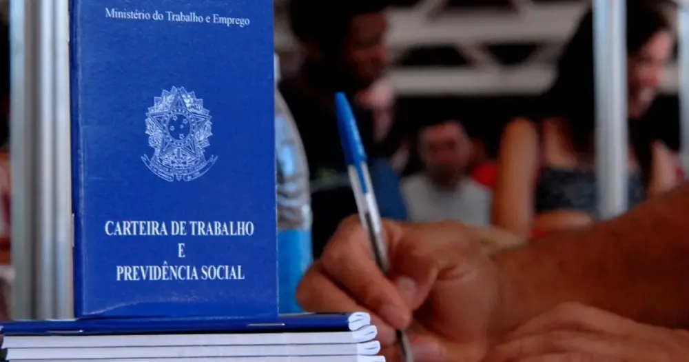 Taxa de desemprego medida pelo IBGE mostra estabilidade, mas resultado é o menor da história para o trimestre