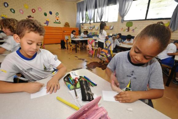 Brasil tem que reduzir desigualdades na educação para cumprir metas, revela estudo
