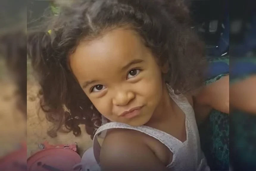 Adolescente mata prima de 4 anos com golpes de tesoura para se vingar do tio