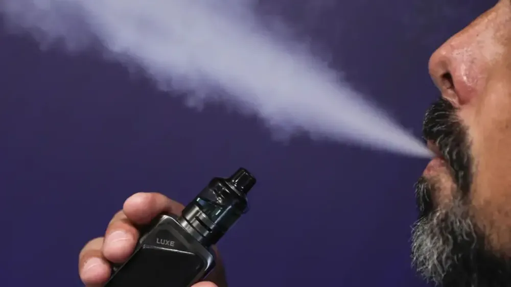 Plataformas devem remover propagandas de cigarros eletrônicos em 48h