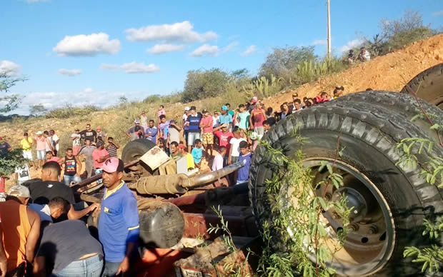Acidente envolvendo caminhão deixa vítima fatal em Canudos