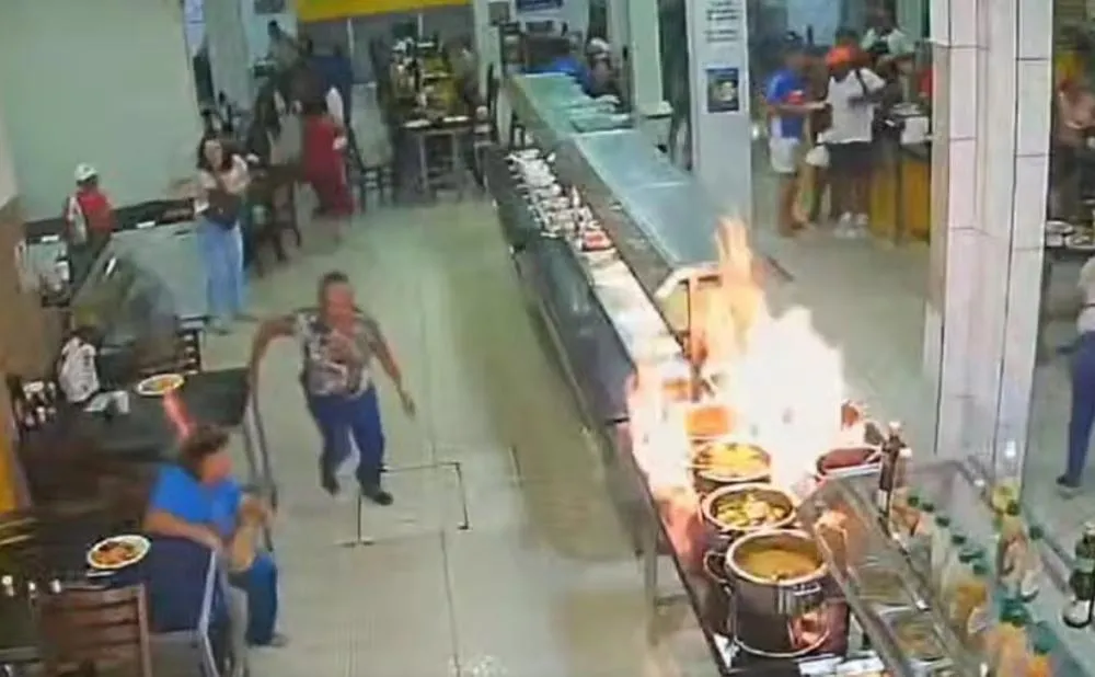 Câmera de segurança registra explosão em churrascaria que deixou sete feridos em Vera Cruz