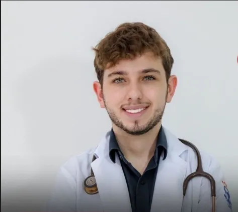 'Médico mais jovem do Brasil' pretende criar clínica para pessoas em situação vulnerável
