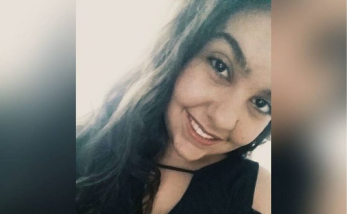 Jovem estudante baleada por colega em escola fica paraplégica