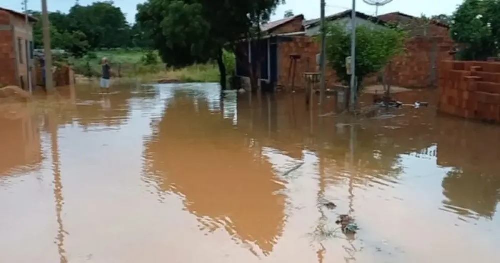 Inmet emite alerta de chuvas intensas para toda Bahia; 54 cidades estão em risco