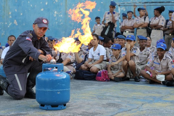 Corpo de Bombeiros promove oficina para 800 alunos do CPM