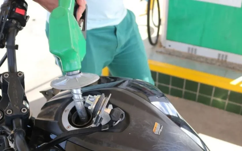 Acelen tem novo reajuste de R$ 0,26 na gasolina e de R$ 0,35 no diesel a partir desta quinta-feira na Bahia