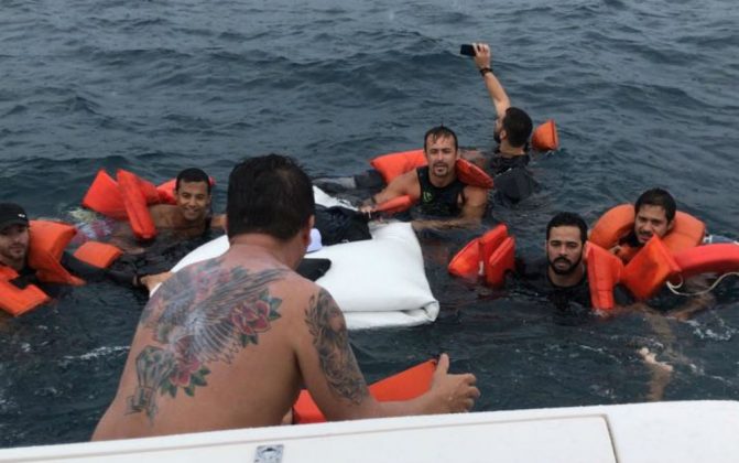 Socorrido após desastre, baiano faz selfie durante resgate