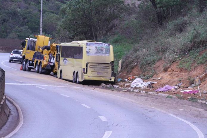 Sobe para 7 o número de vítimas fatais de acidente com ônibus que seguia da BA para SP