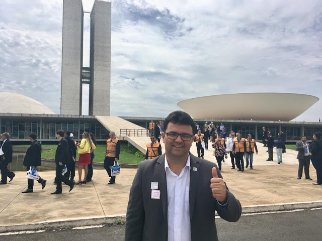 Prefeito de Uauá Lindomar com outros prefeitos, protestam em Brasília contra crise