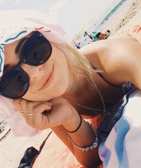 Jovem tenta fazer selfie em janela do segundo andar, cai e morre