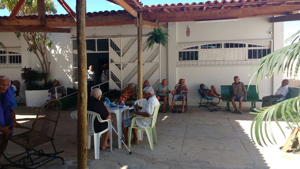 Apenas oito dos 40 idosos de um abrigo em Petrolina recebem visitas dos familiares