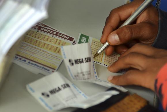 Mega-Sena acumula e pode pagar mais de R$ 43 milhões na 3ª feira