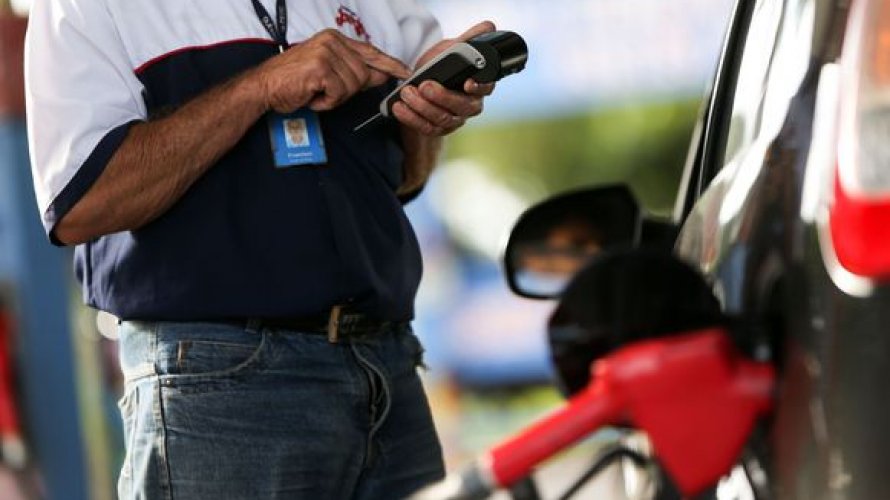 Preço da gasolina diminui e do diesel sobe nesta quarta nas refinarias