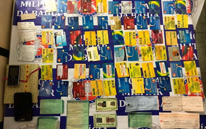 Homem é preso com 65 cartões do Bolsa Família retidos de vítimas de agiotagem no norte da Bahia