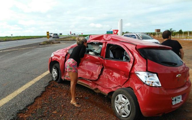 Colisão entre carro e caminhão deixa vítima fatal no interior da Bahia