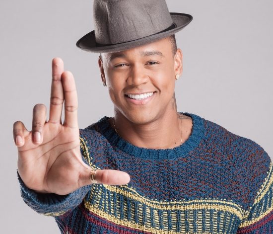 Léo Santana pede desculpas após parar show e chamar rapaz para briga no ES