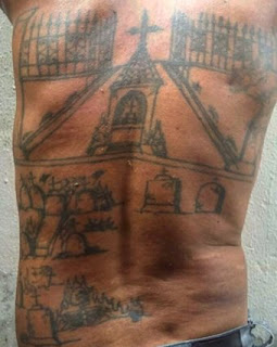 Acusado de assassinatos no Pará tatua nas costas cemitério das vítimas