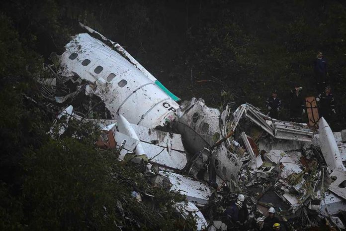 Novo áudio mostra piloto do avião da Chapecoense implorando para pousar