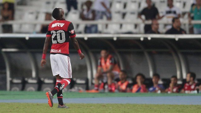 Expulso em clássico e alvo de ofensa racial, Vinicius Jr. deixa mensagem na web