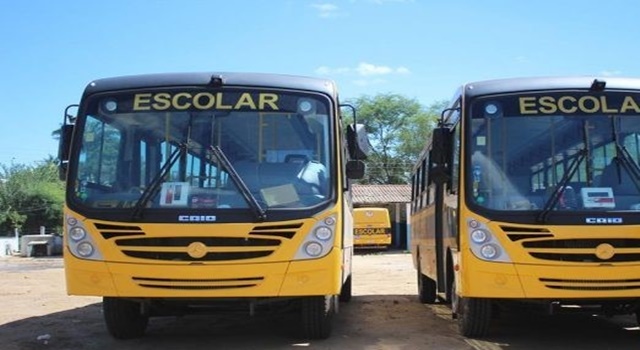 Uauá: aluna cai de ônibus escolar, após falha elétrica em porta