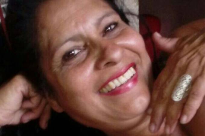 Mulher morre após fazer escova progressiva