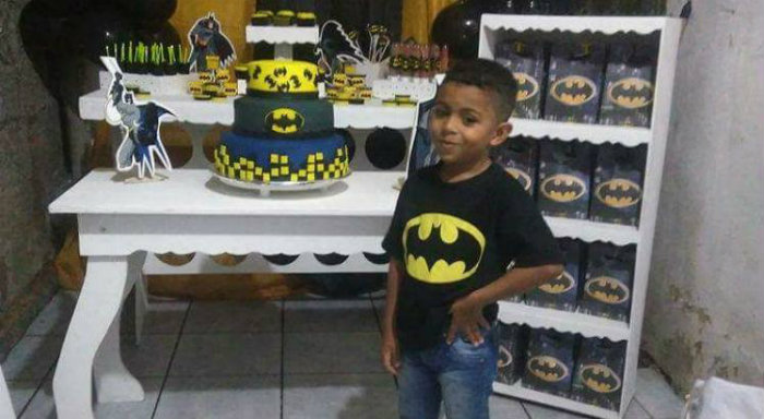 Menino de 5 anos morre engasgado com pirulito