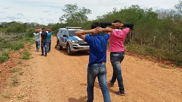 CANUDOS-BA: POLÍCIA PRENDE SUSPEITOS POR ROUBO DE BODES